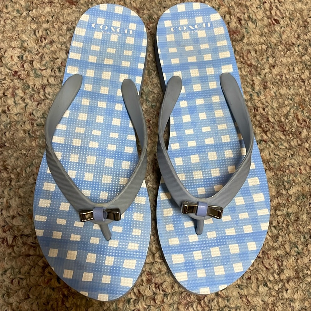 Coach bow tie logo thong sandals